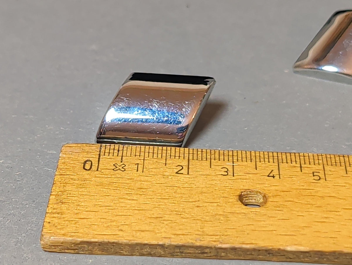 De-Koster-Ohrstecker von schräg