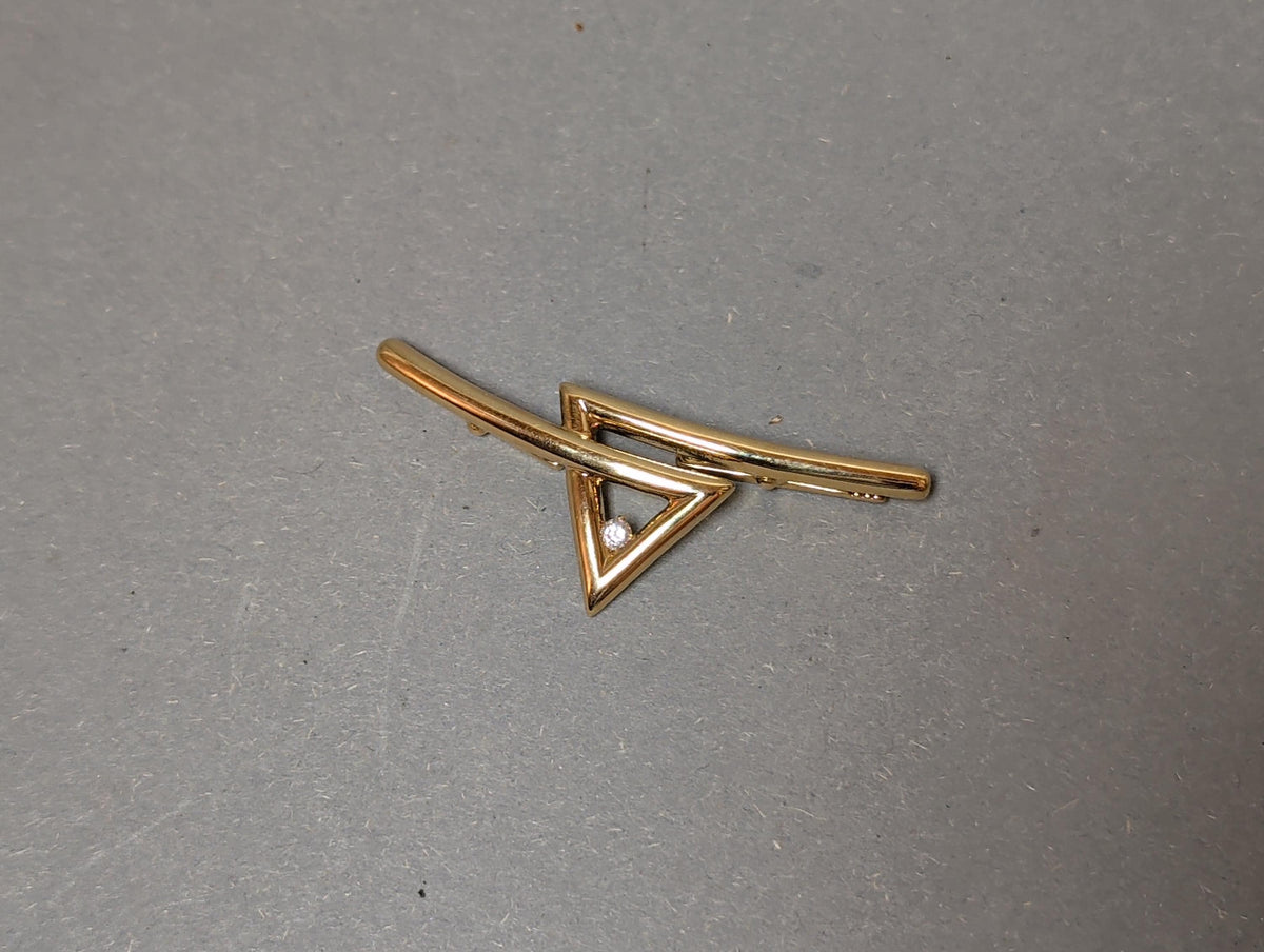 Vergoldete geometrische Designer-Brosche mit Kristall, Gesamtansicht