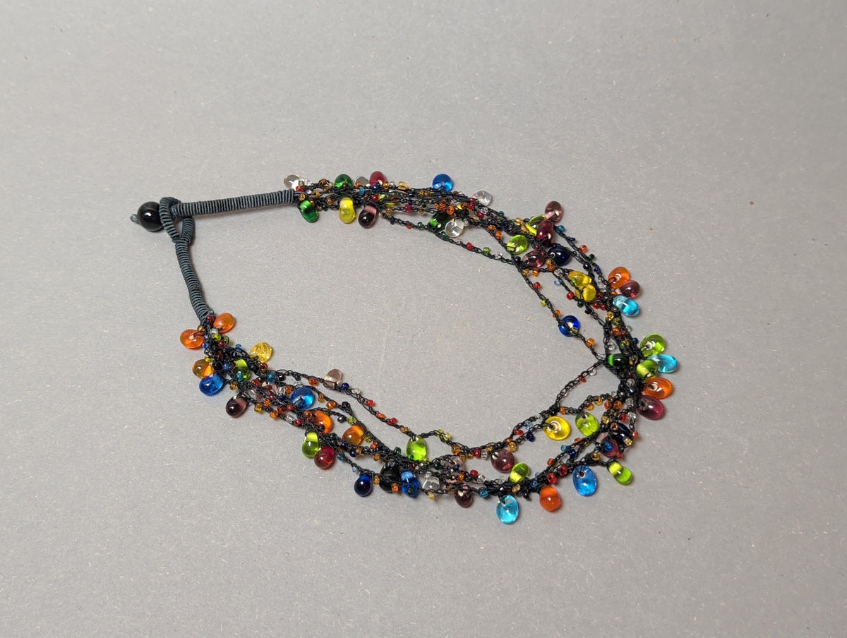 Bunte Lampwork-Glastropfen im Detail