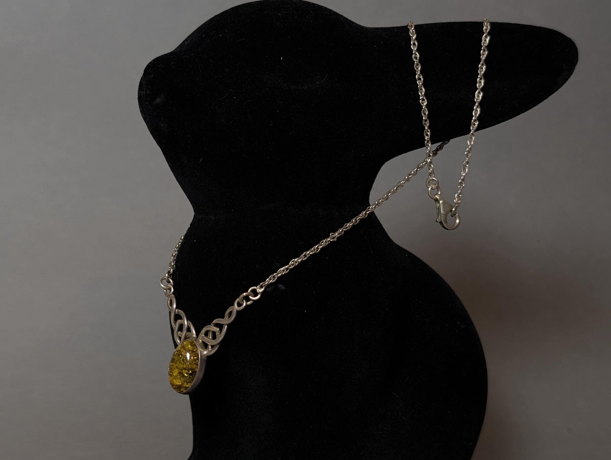 Collier getragen