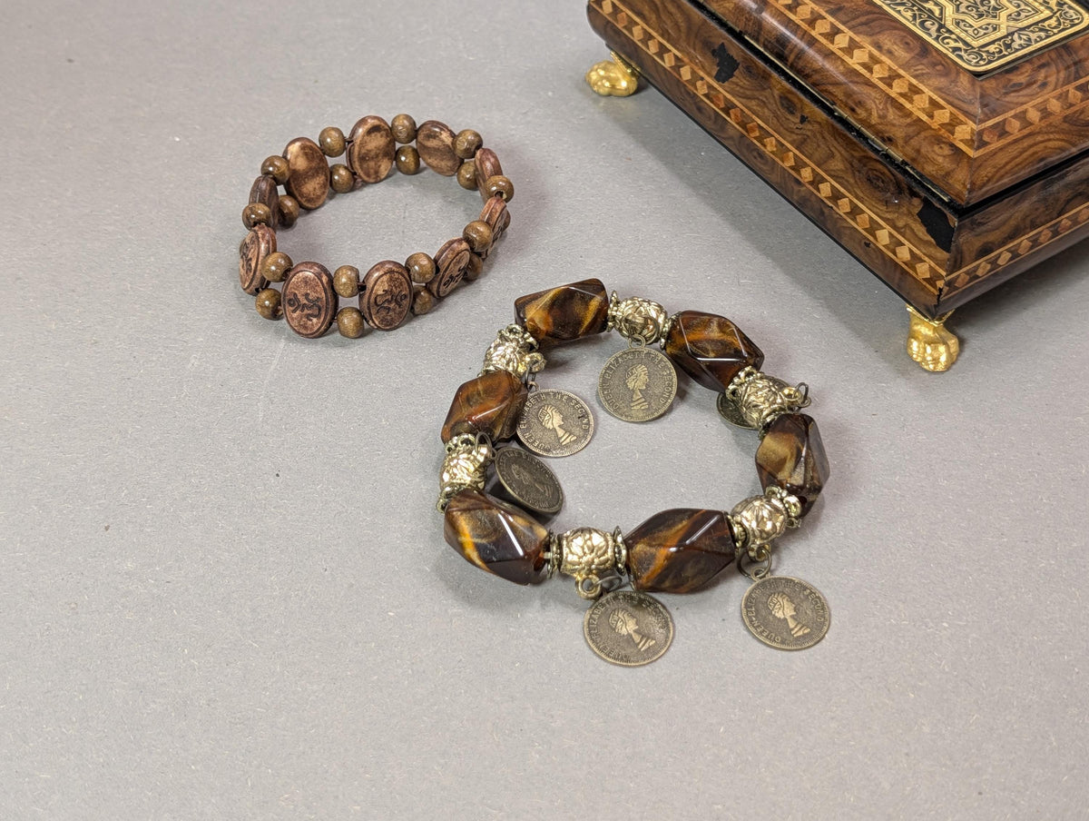 Boho-Armbänder von schräg