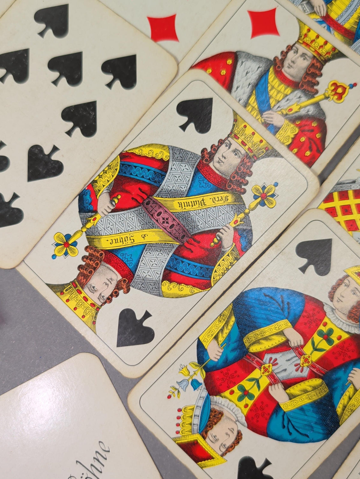 Bildkarten König, Dame und Bube des Piatnik Schnapsspiels