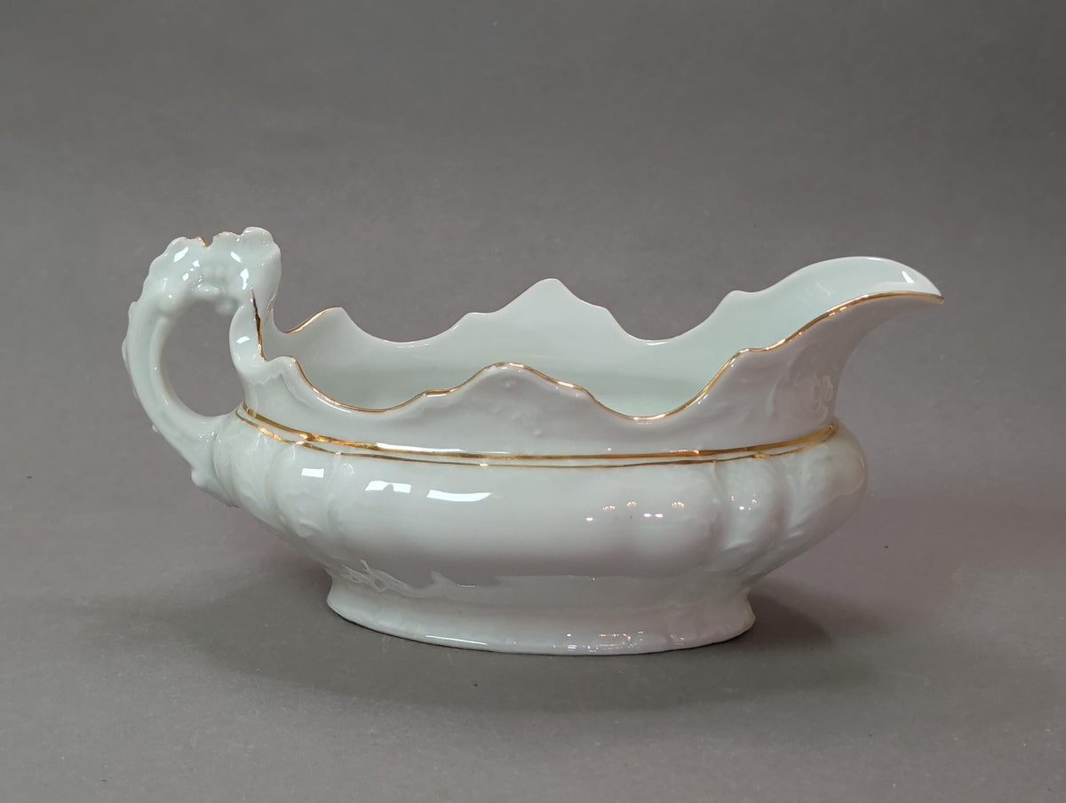 Weiße Porzellan-Sauciere mit Blütenrelief und Goldrand, Vintage Neo-Rokoko