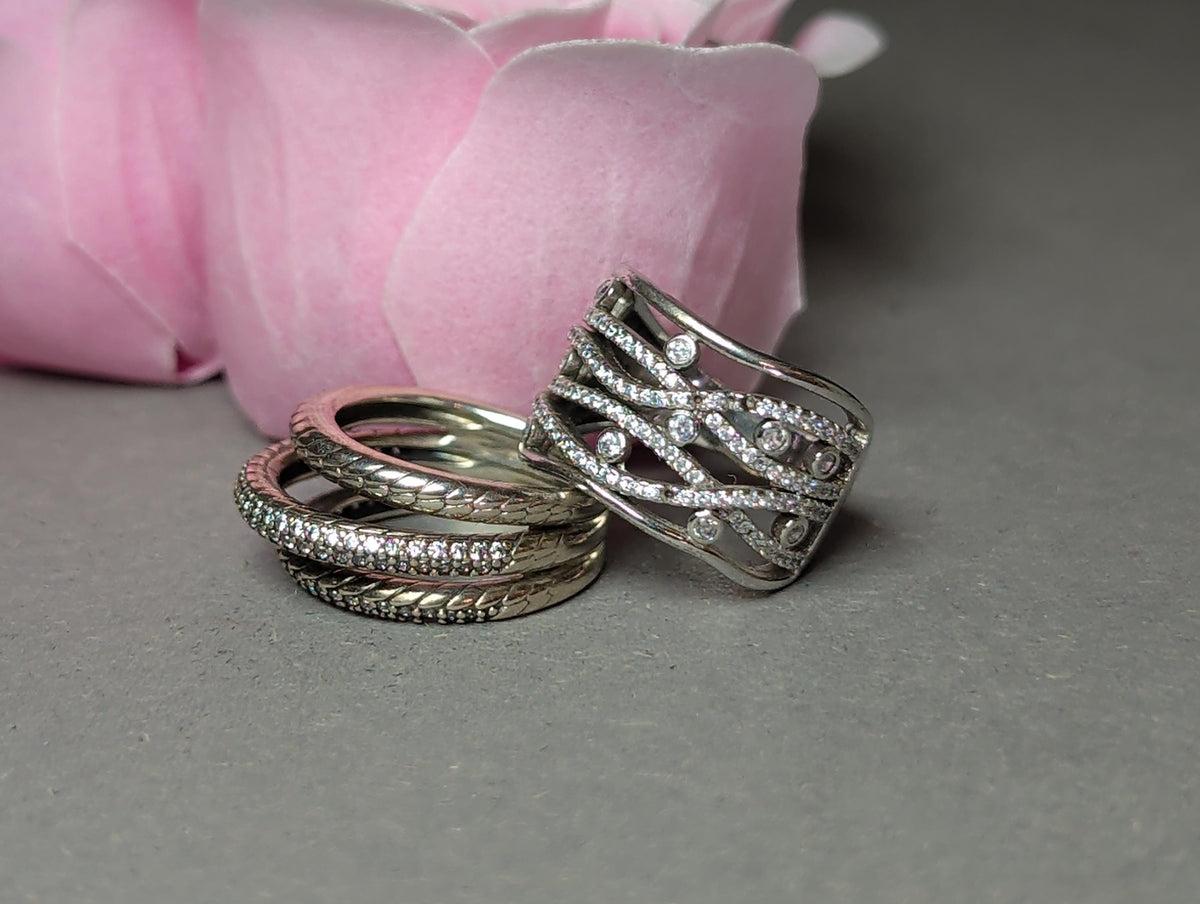 Ring 1 dreireihig mit Schlangenketten-Struktur