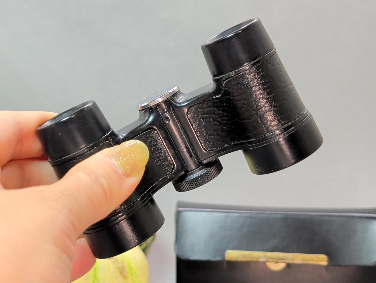 Unterseite des Theaterglases mit Markierungen