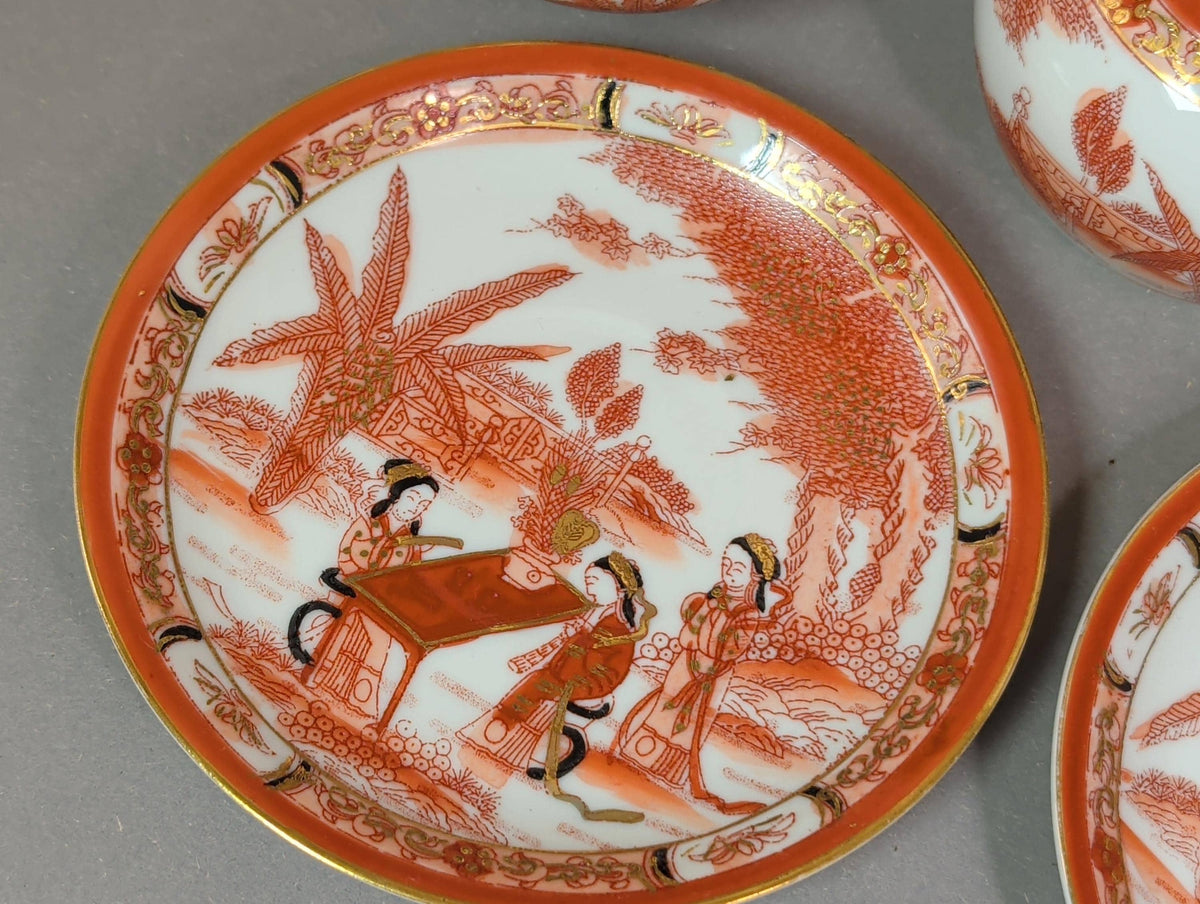 Geisha-Lithophanie im Tassenboden gegen das Licht gehalten