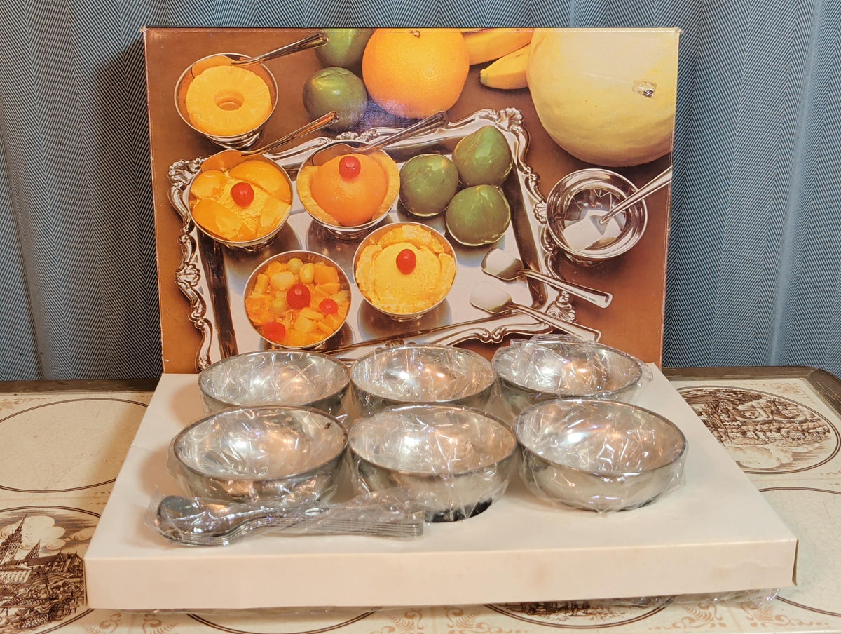 Edelstahl-Eisbecher-Set mit Tablett in Originalbox, Gesamtansicht