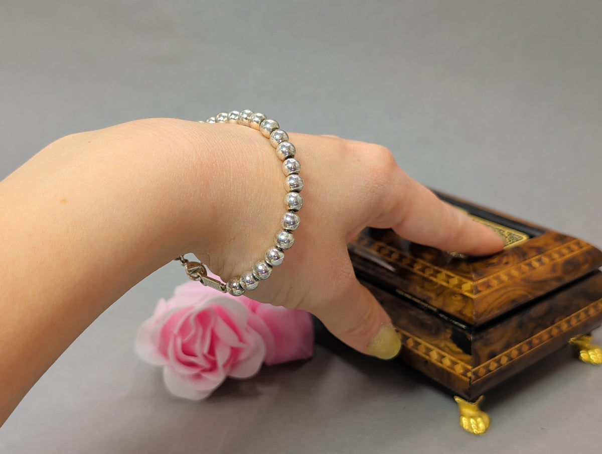 Armband am Handgelenk