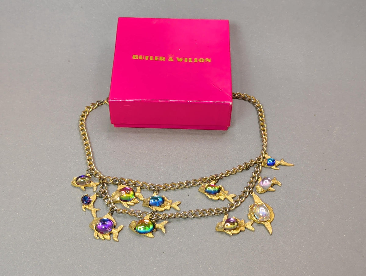 Vintage Butler & Wilson Fisch-Collier mit Regenbogen-Cabochons in rosa Originalbox, 1980er