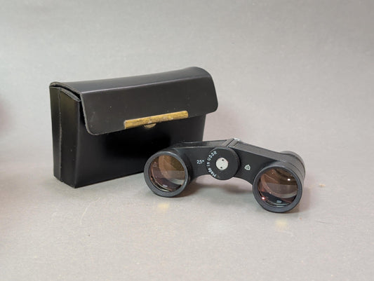 Sowjetisches Vintage Opernglas 2,5x mit schwarzem Hartschalen-Etui, 1970er