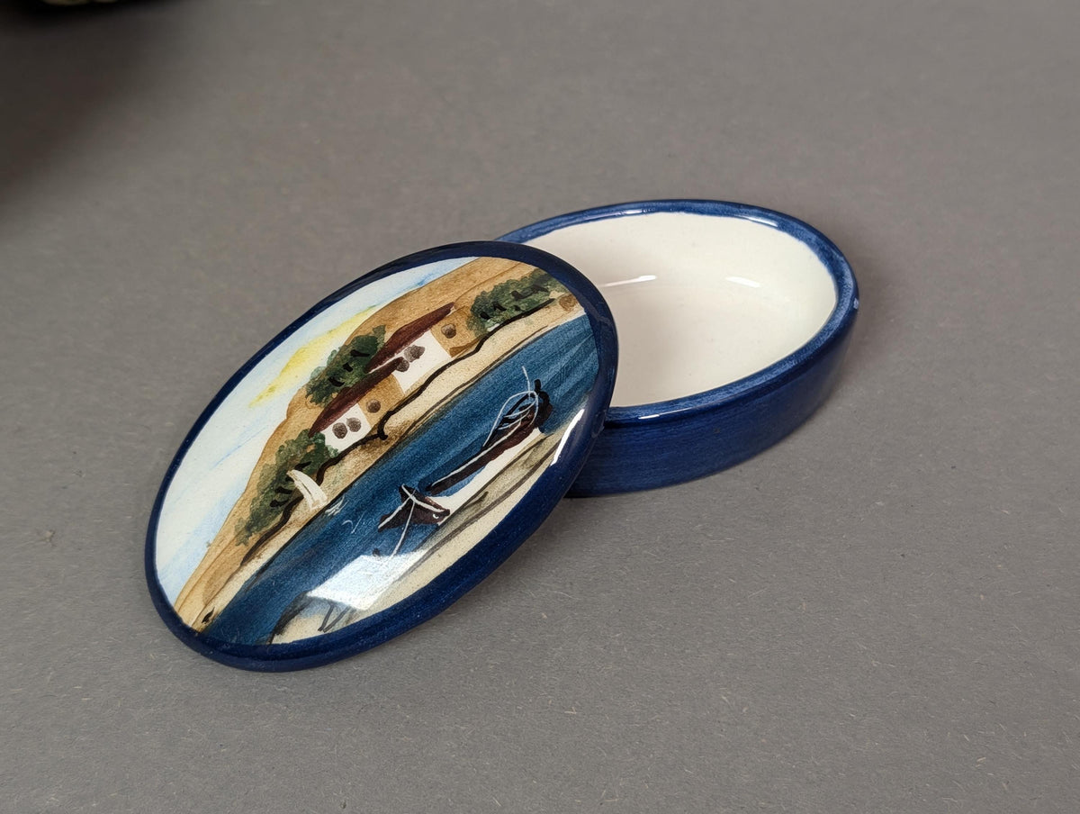 Rückseite der Dose mit Glasurdetail
