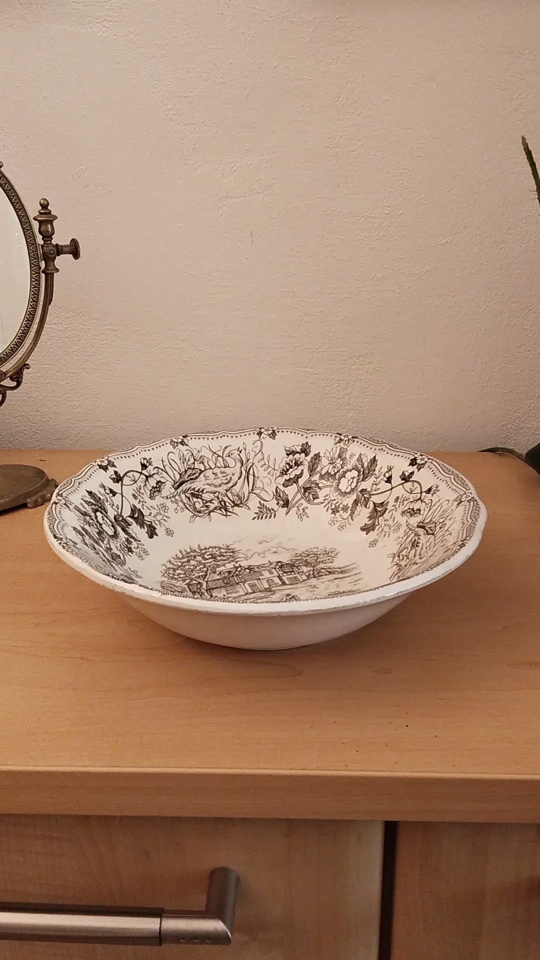 . Video.Ironstone Schüssel mit braunem Transferdruck, Seitenansicht – englisches Herrenhaus-Motiv, Wellenkragen, 1981