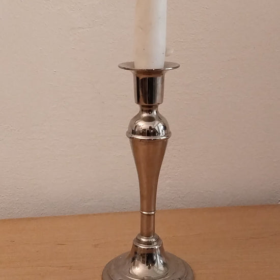 Eleganter-Vintage-Metall-Kerzenständer-17cm-poliert. Video.
