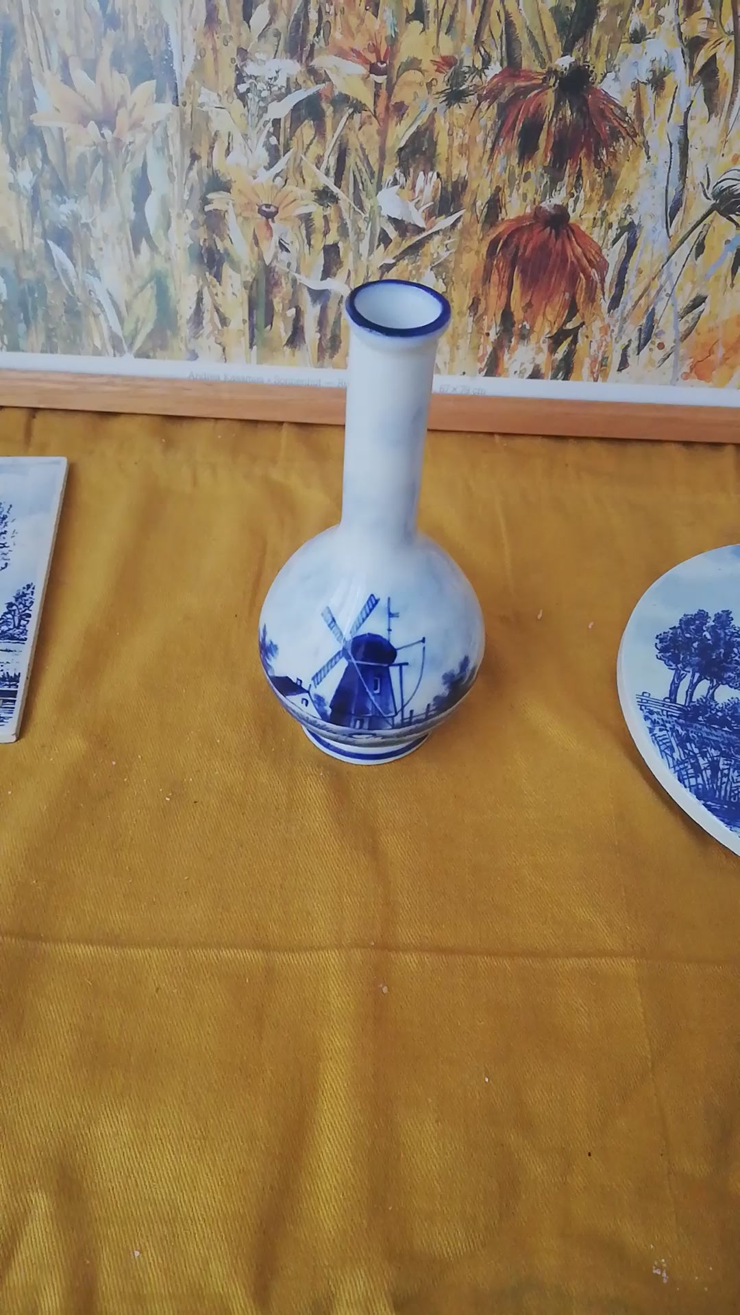 Delfts blauw kleine Porzellanvase Windmühle traditionell Holland. Video.