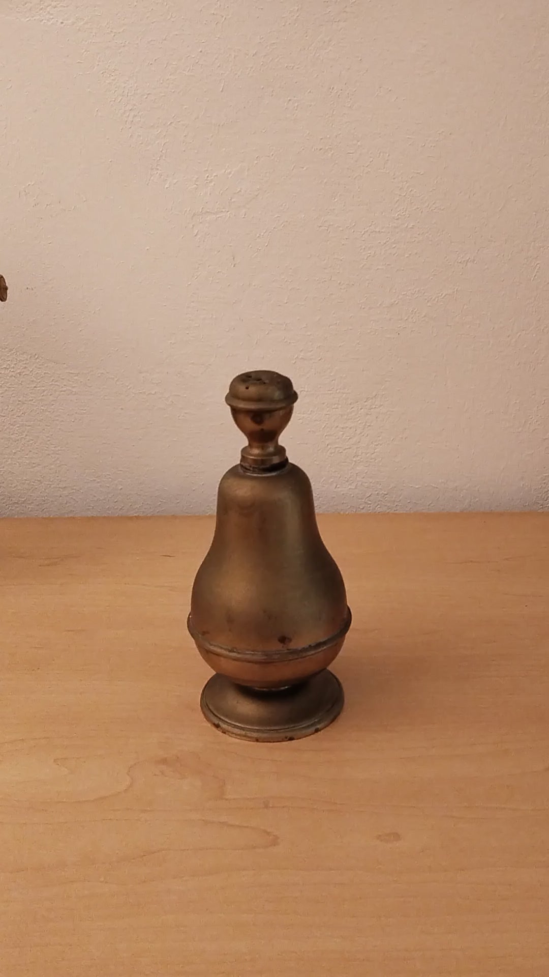 Großer Messing-Salzstreuer Vintage aus Österreich, Video