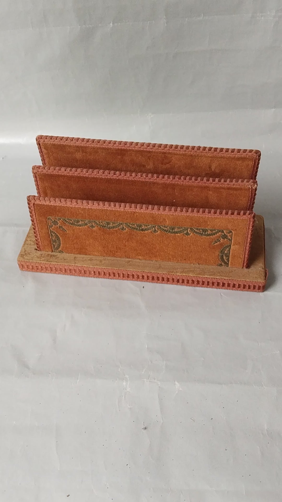 Handgefertigter Vintage Briefständer, zwei Fächer, Samt und Seide.  Video.