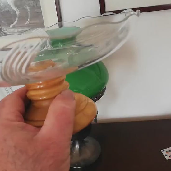 Video: Vintage-Obstschale aus Glas auf Holzsockel