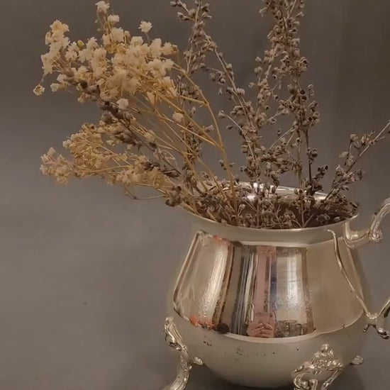 Video: Versilbertes Sahnekännchen mit Patina rundum
