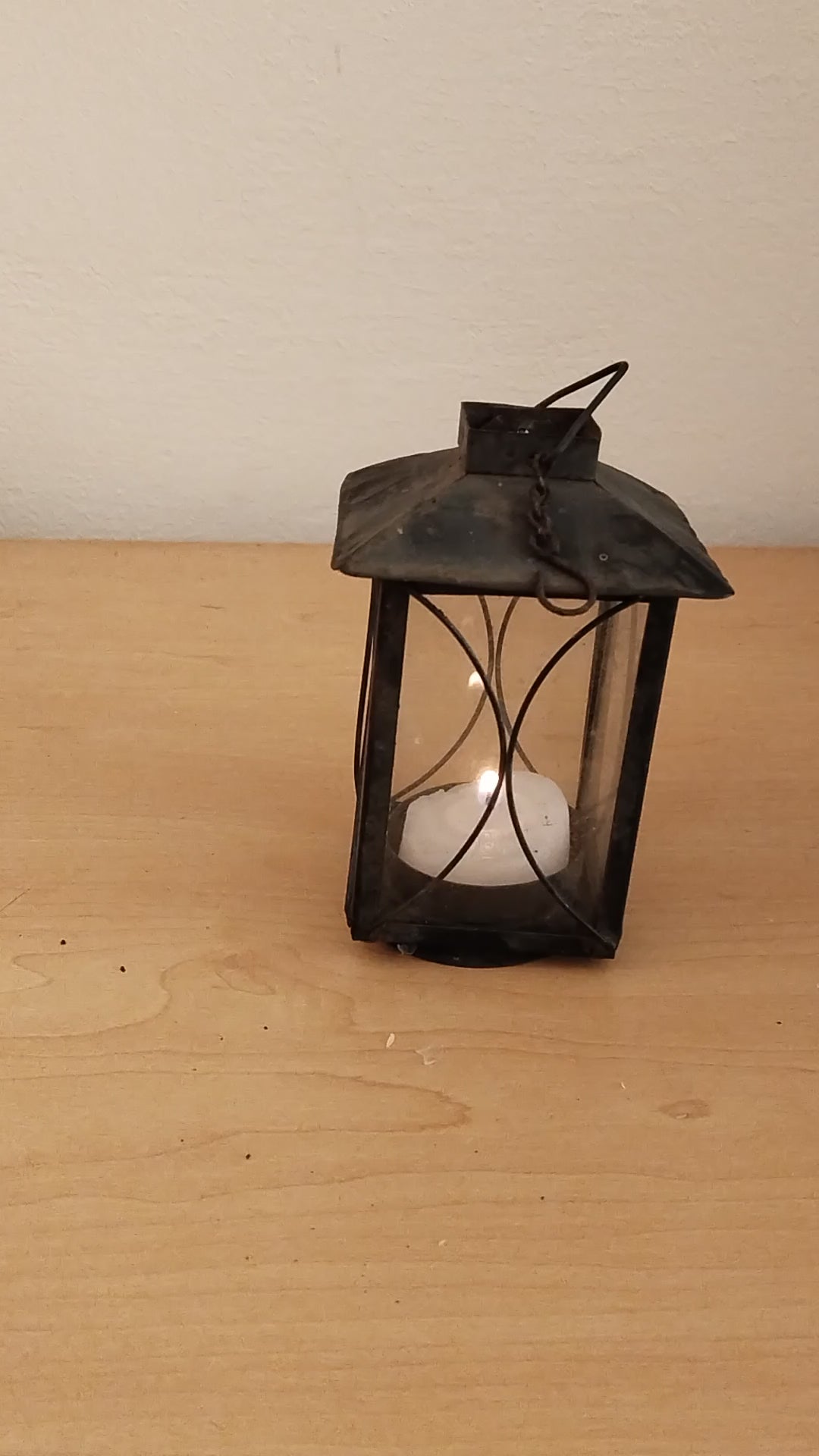 Antike Blech-Grablaterne mit Glas,  Video