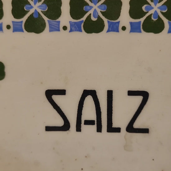 Antike Salzbox aus der Manufaktur Wilhelmsburg mit Kleeblatt. Video