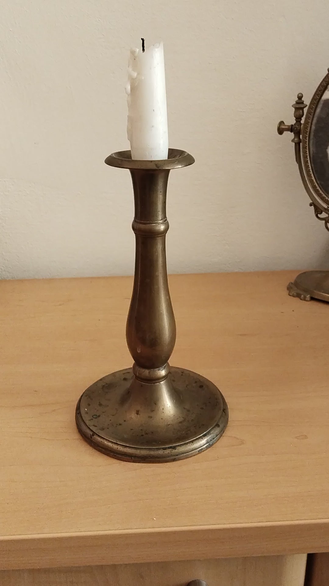 Vintage Messing-Kerzenständer, 18,5 cm hoch, klassische Baluster-Form, Video.