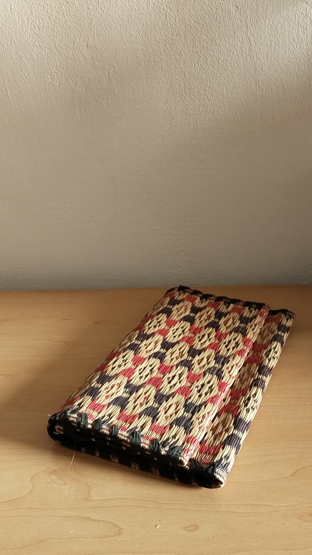 Vintage Wiener Ball Clutch aus Raffia. Video.