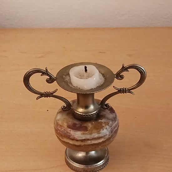 Vintage Onyx-Kerzenständer, Amphora-Form, Messinghenkel. Video.