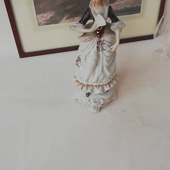 Porzellanfigur Rokoko Dame mit Fächer Vintage. video.