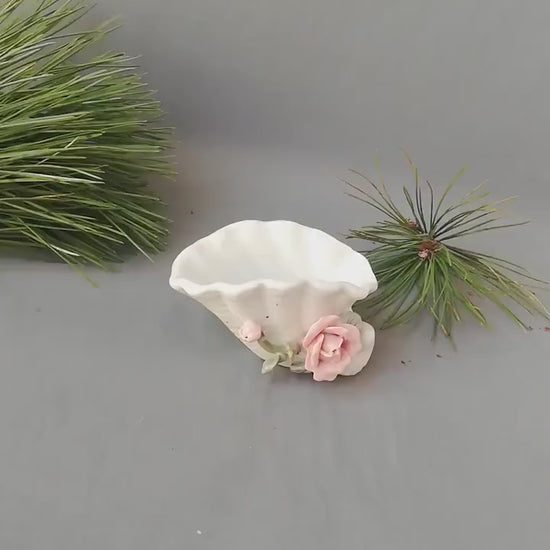 Video: Rosenverzierte Muschelschale aus Porzellan rundum