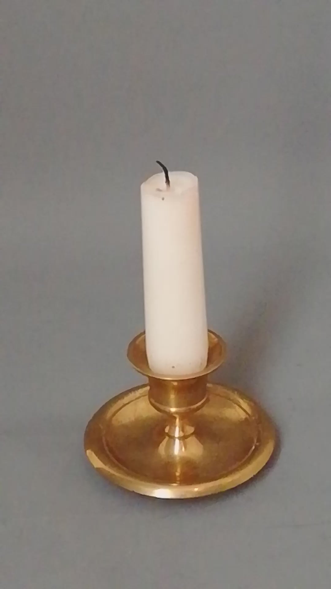 Kleiner-Messing-Kerzenständer-Vintage-1970er-Gold-Deko. Video.