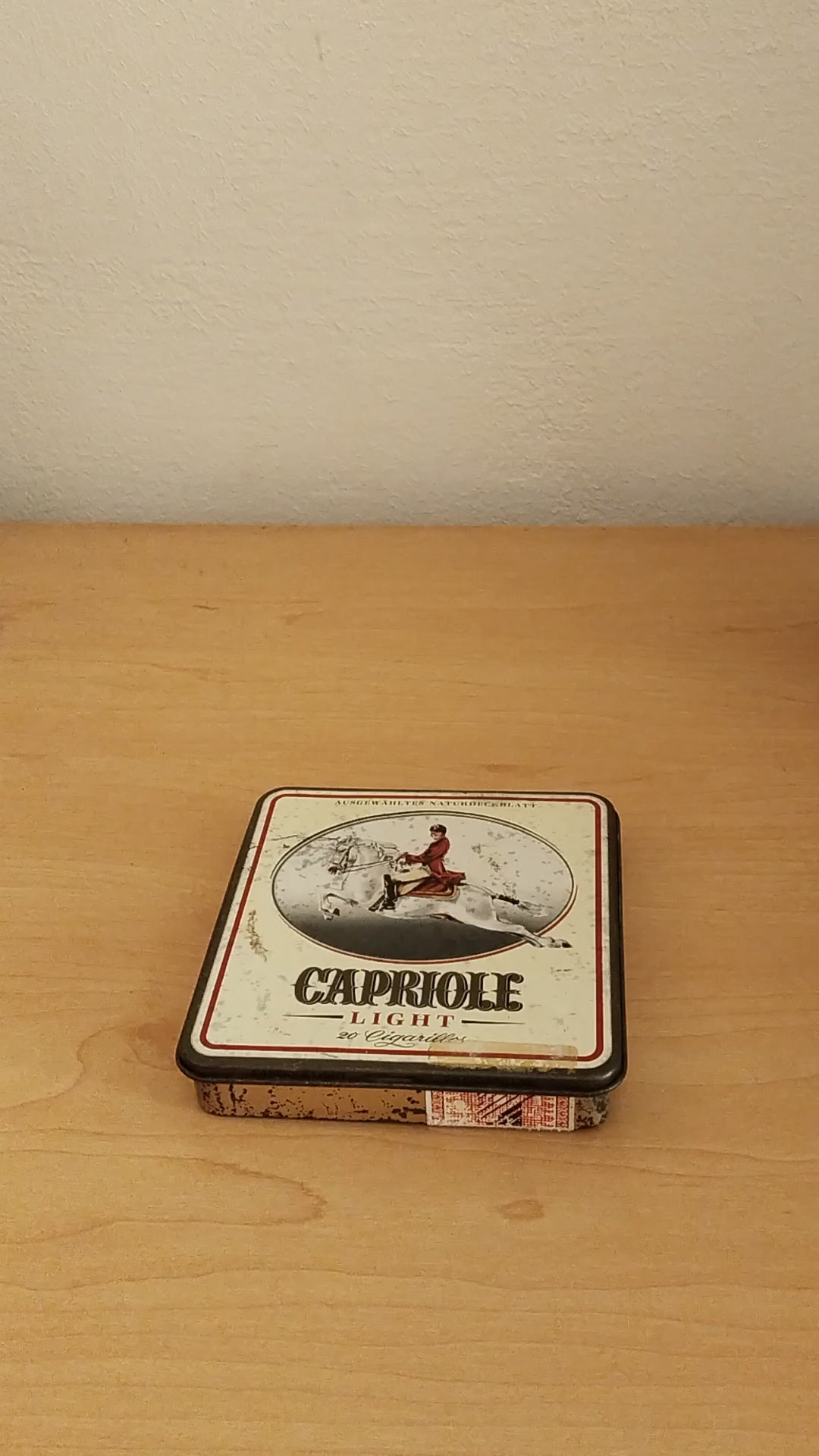 Vintage Blechdose Capriole Zigarillos mit Lipizzaner-Pferd, Video.