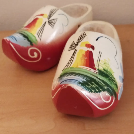 Handbemalte niederländische Holzschuhe Vintage. Video.