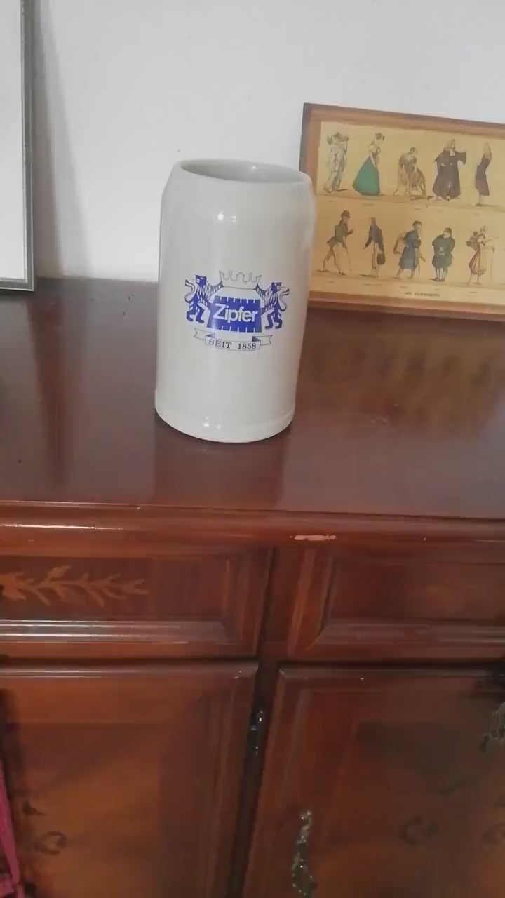 Video: Original Zipfer Steinzeugkrug der Brauerei Zipf