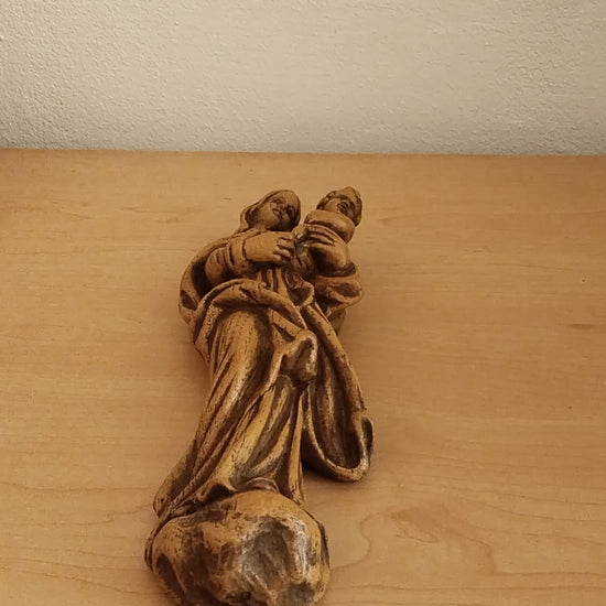 Handgeschnitzte Madonna mit Kind, Holzfigur 1954. Video