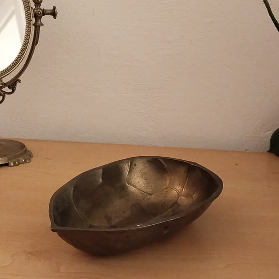 Art-Déco-Messingschale in Walnussform, Vintage Nussschale aus Österreich, Video
