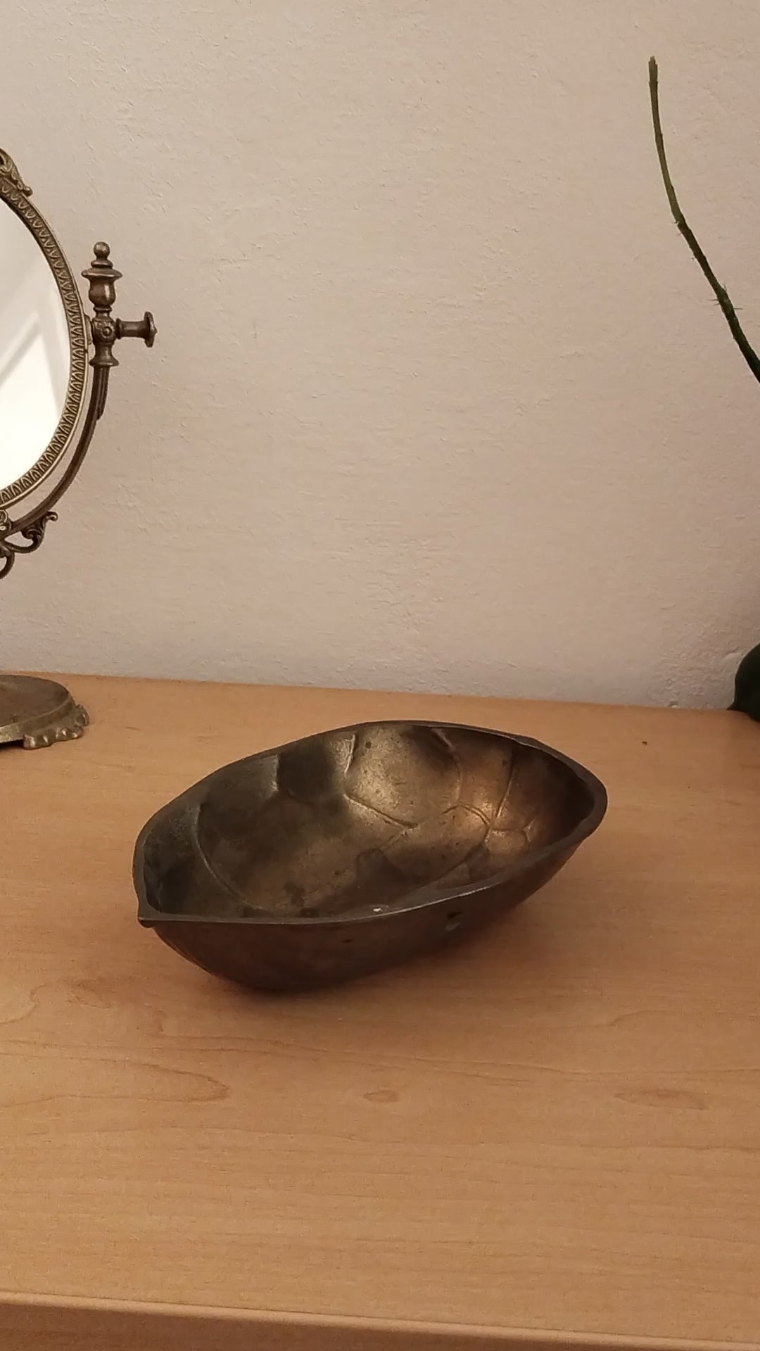 Art-Déco-Messingschale in Walnussform, Vintage Nussschale aus Österreich, Video
