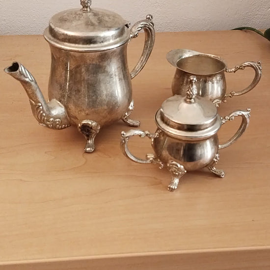 Dreiteiliges versilbertes Teeservice im Barockstil – Kanne, Zuckerdose und Milchkännchen als Gesamtset, Vintage Österreich. Video.
