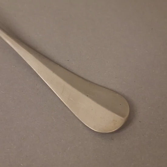 Schöpflöffel aus Neusilber. Video.