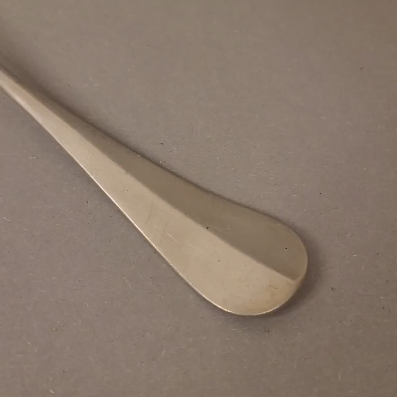 Schöpflöffel aus Neusilber. Video.