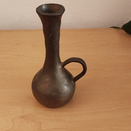 Massive brutalistische Bronze Vase mit Henkel 14cm hoch Mid-Century Modern Stil. Video.