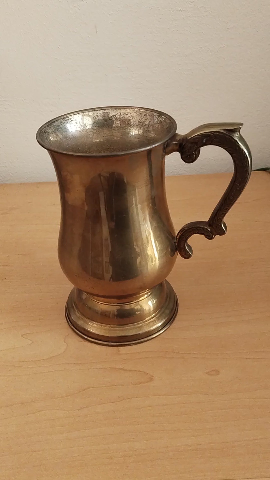 Messingkrug Baluster  Lorbeerhenkel, warme Patina, Video