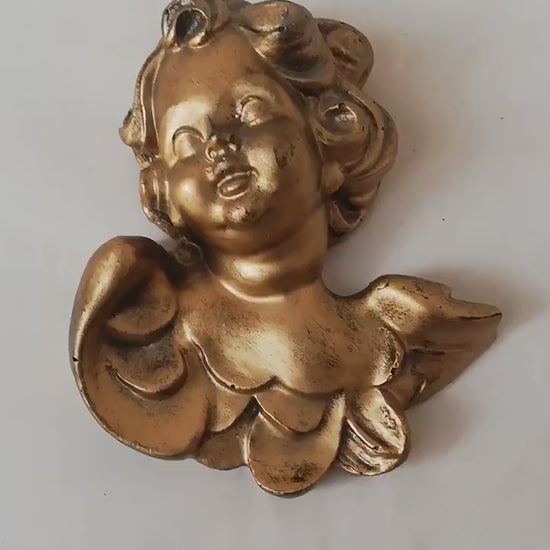 Video: Vergoldeter Putto-Kopf mit Flügeln rundum gedreht
