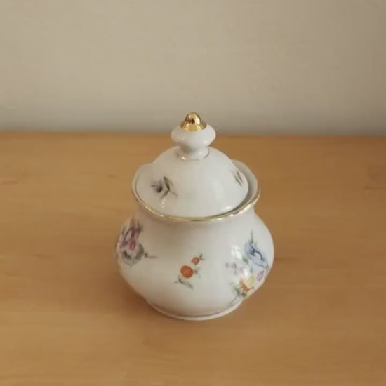 Elegant vintage sugar bowl made of fine porcelain with floral decoration and gold rim – nostalgic gift for special occasions