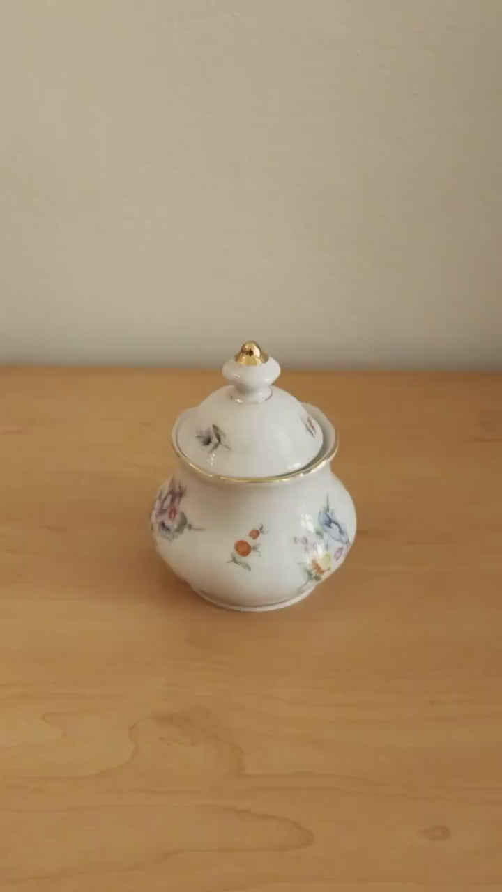 Elegant vintage sugar bowl made of fine porcelain with floral decoration and gold rim – nostalgic gift for special occasions